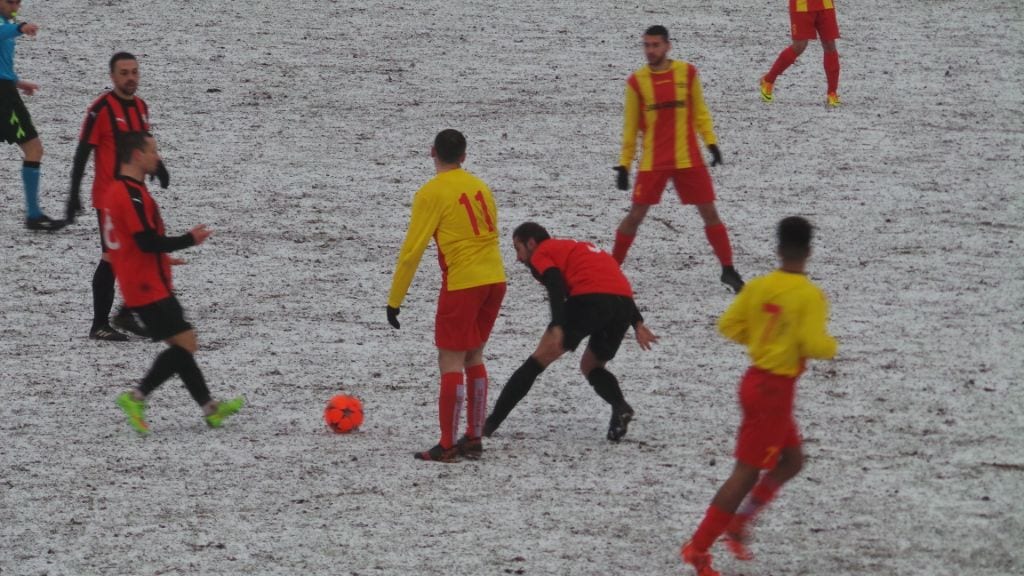 Tutto il calcio… con la neve: derby Universal, Saronno rimonta, Cistellum in vetta