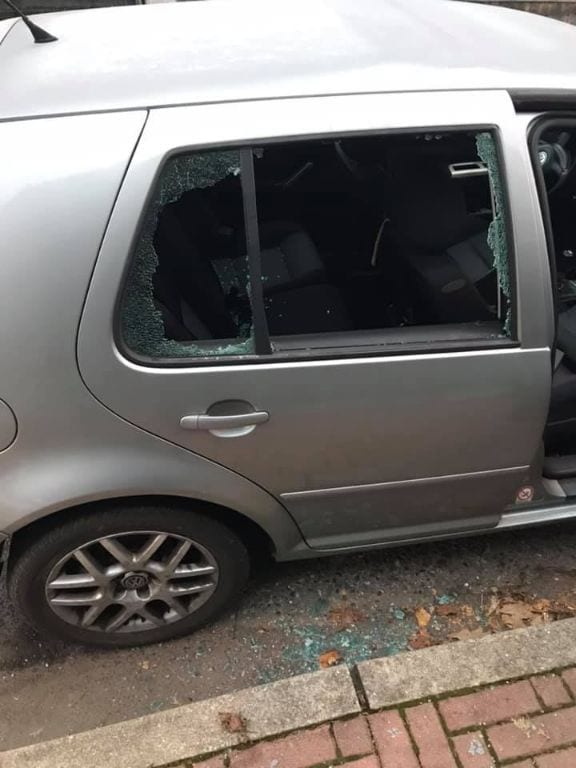 Cislago: raid al posteggio di via Cavour, vetri rotti alle auto