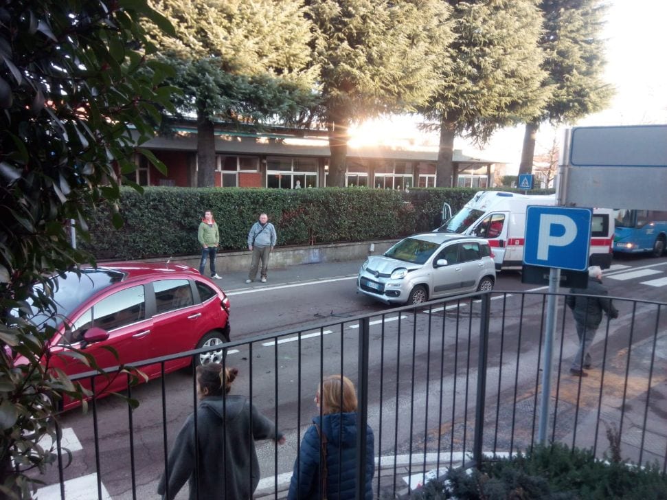 Scontro in via Larga: traffico paralizzato in Cassina