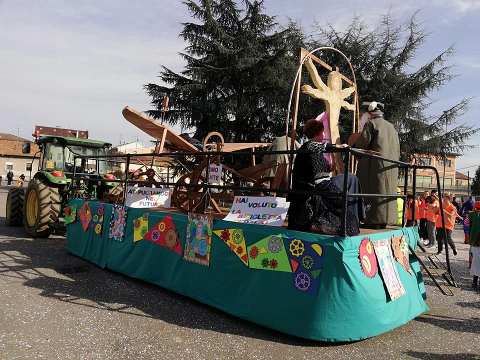 Solaro, tutto pronto per il prossimo carnevale: i carri alati in sfilata