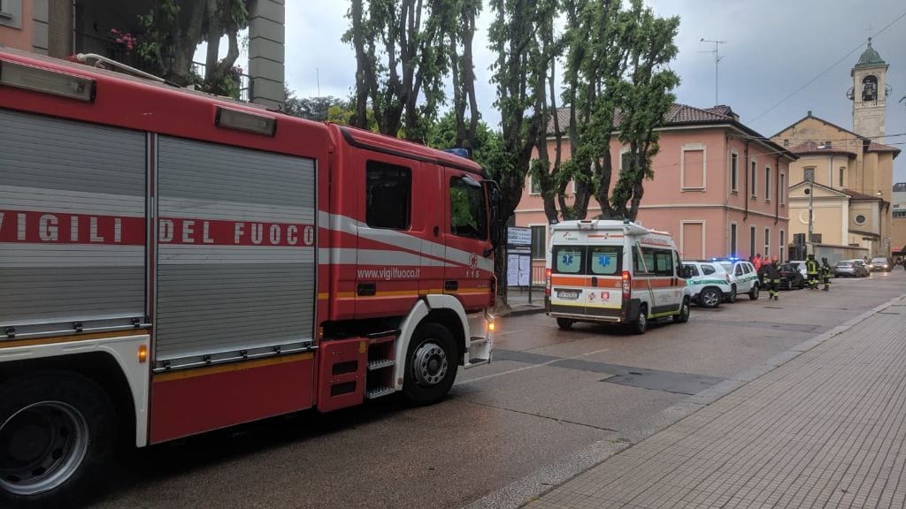 Ambulanza in via Roma a Saronno: intossicazione etilica