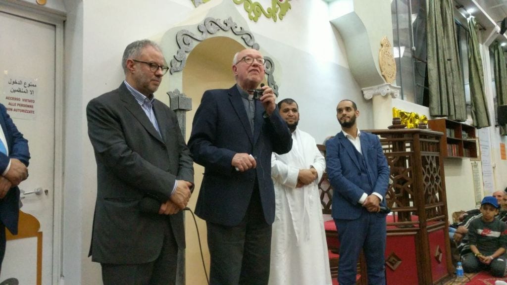 Il prevosto invita i giovani musulmani: “Insieme in piazza”
