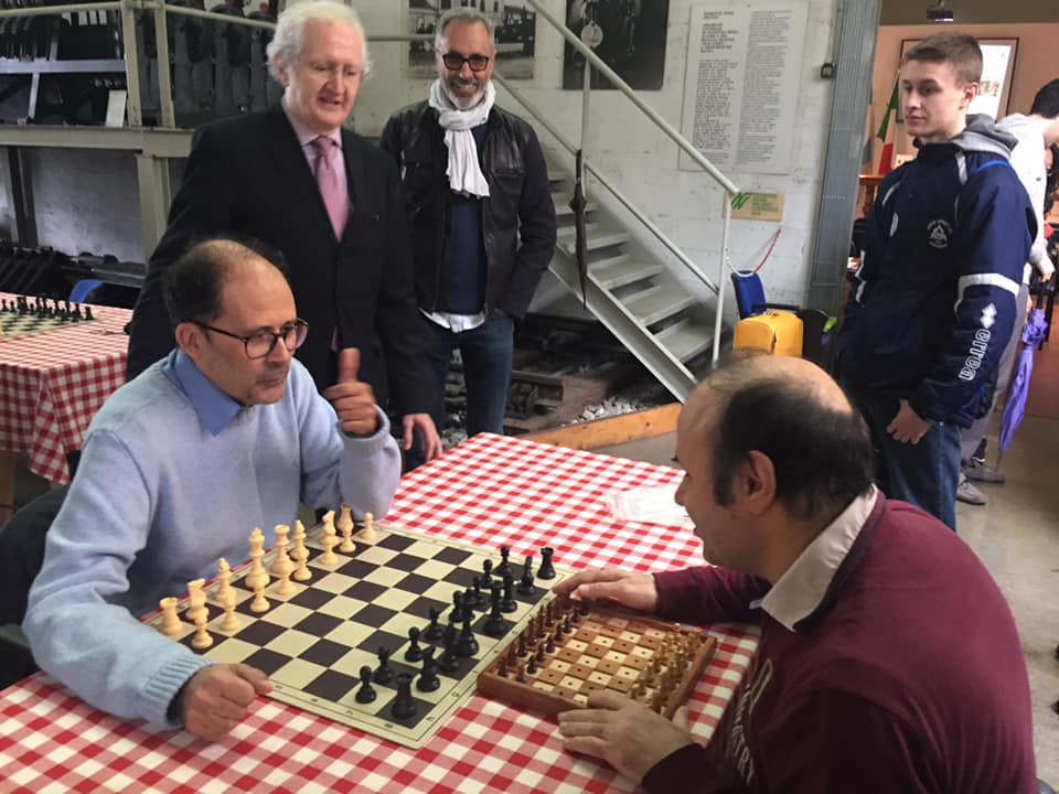 Oggi gli scacchi invadono piazza Libertà, c’è il torneo Cri