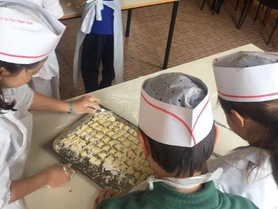 Ceriano Laghetto: bambini a scuola con le “mani in pasta”