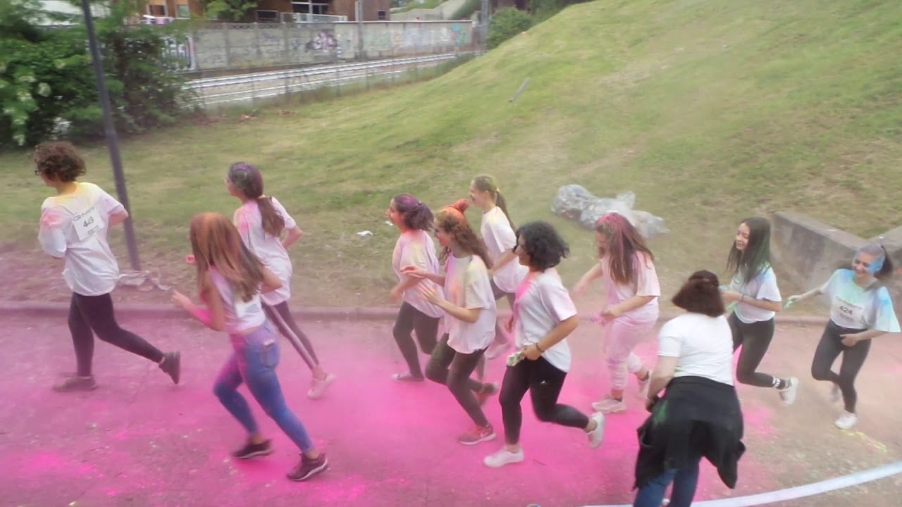 Color Run al liceo Legnani: 1200 studenti corrono e colorano il quartiere scolastico