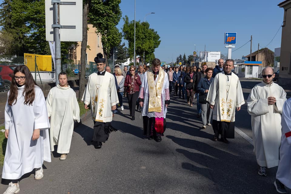 Pellegrinaggio da Gerenzano al Santuario di Saronno: tantissimi fedeli