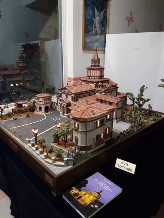 I santuari in miniatura di Legnani esposti a Misinto