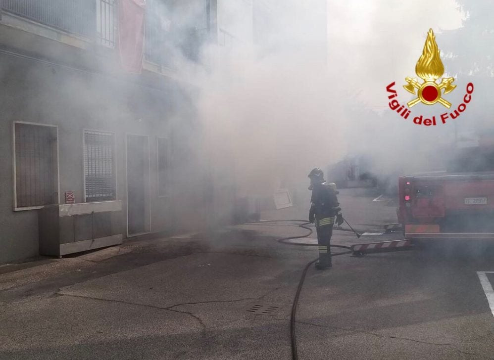 Incendio in condominio a Venegono Inferiore. Intossicati