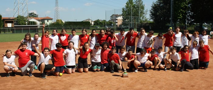 Caronno Pertusella: il torneo scolastico di softball va alla Pascoli