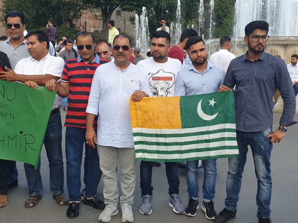 Free Kashmir, a Milano in manifestazione i pakistani di Solaro