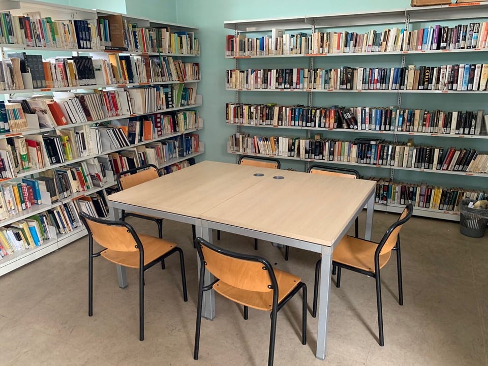 Cogliate, nuovi tavoli e sistemazioni alla biblioteca