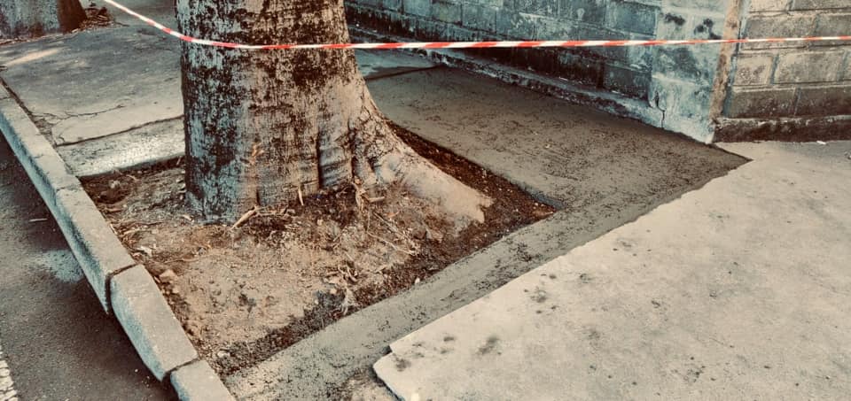 Colata di cemento sul marciapiede di via Roma, Ambiente Saronno protesta