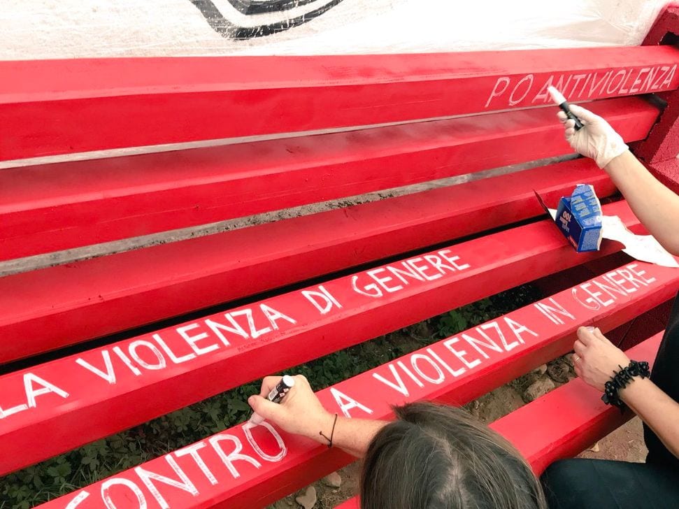 A Uboldo una serata dedicata alla violenza sulle donne per l’installazione della panchina rossa