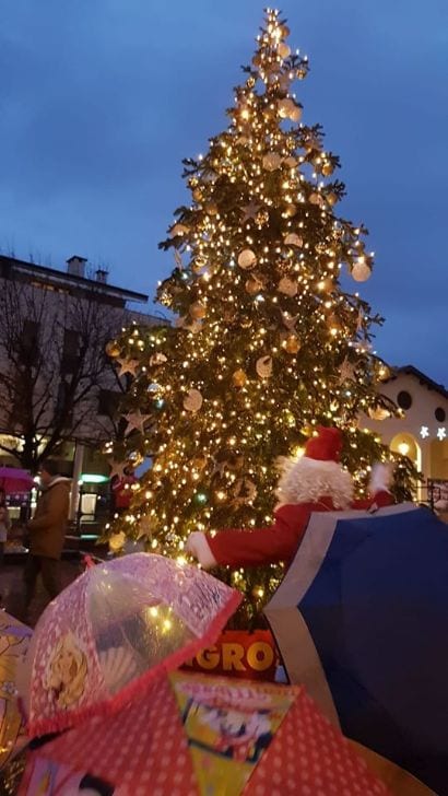 Gerenzano, taglio del nastro dell’albero di Natale 2019