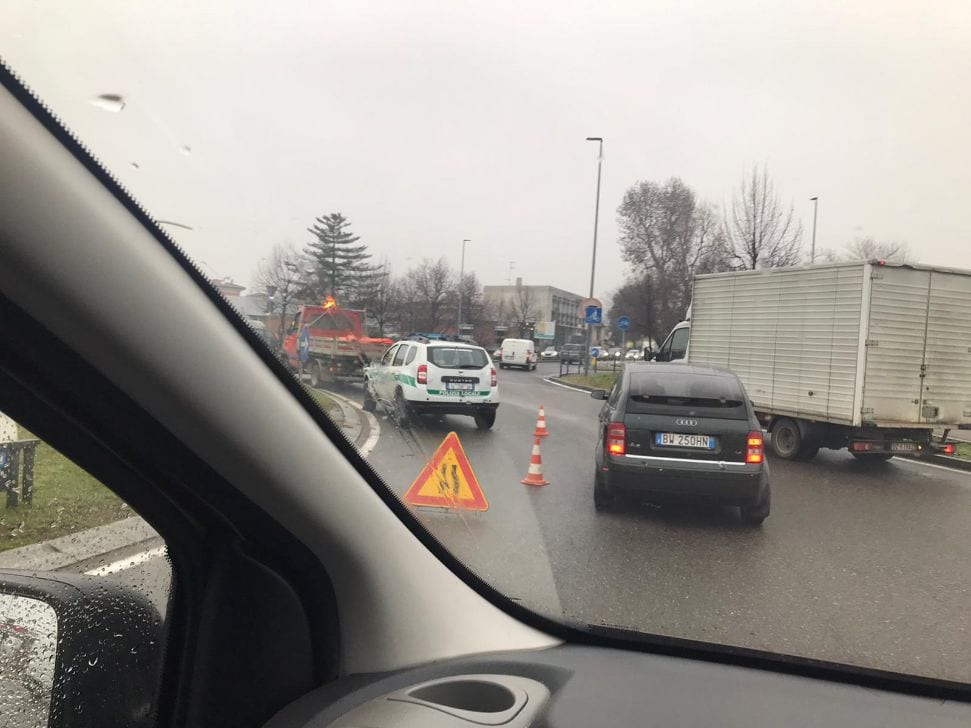 Code e traffico in tilt, “colpa” del cantiere alla rotonda di via Varese