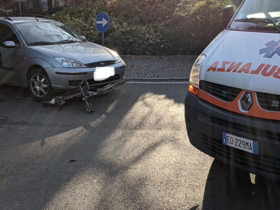 Incidente in via Carso: investita un’altra ciclista a Saronno