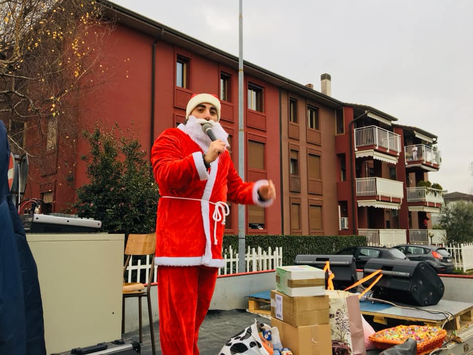 Babbo Natale solidale a Cislago, raccolta benefica nelle vie del paese