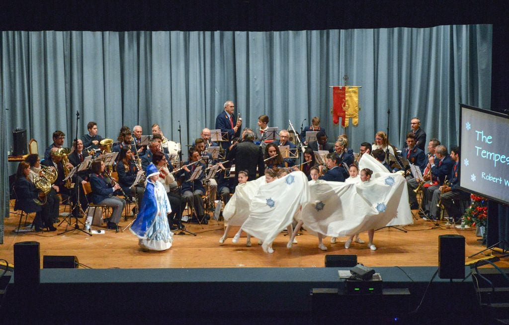 Corpo musicale e majorettes, che bel concerto di Natale a Gerenzano!