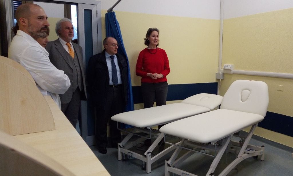 Asst Valle Olona: nuovi lettini per la terapia del dolore