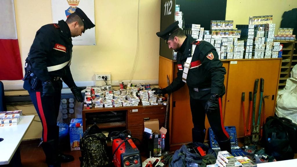 Inseguimento e arresto: carabinieri recuperano 10 mila euro di sigarette