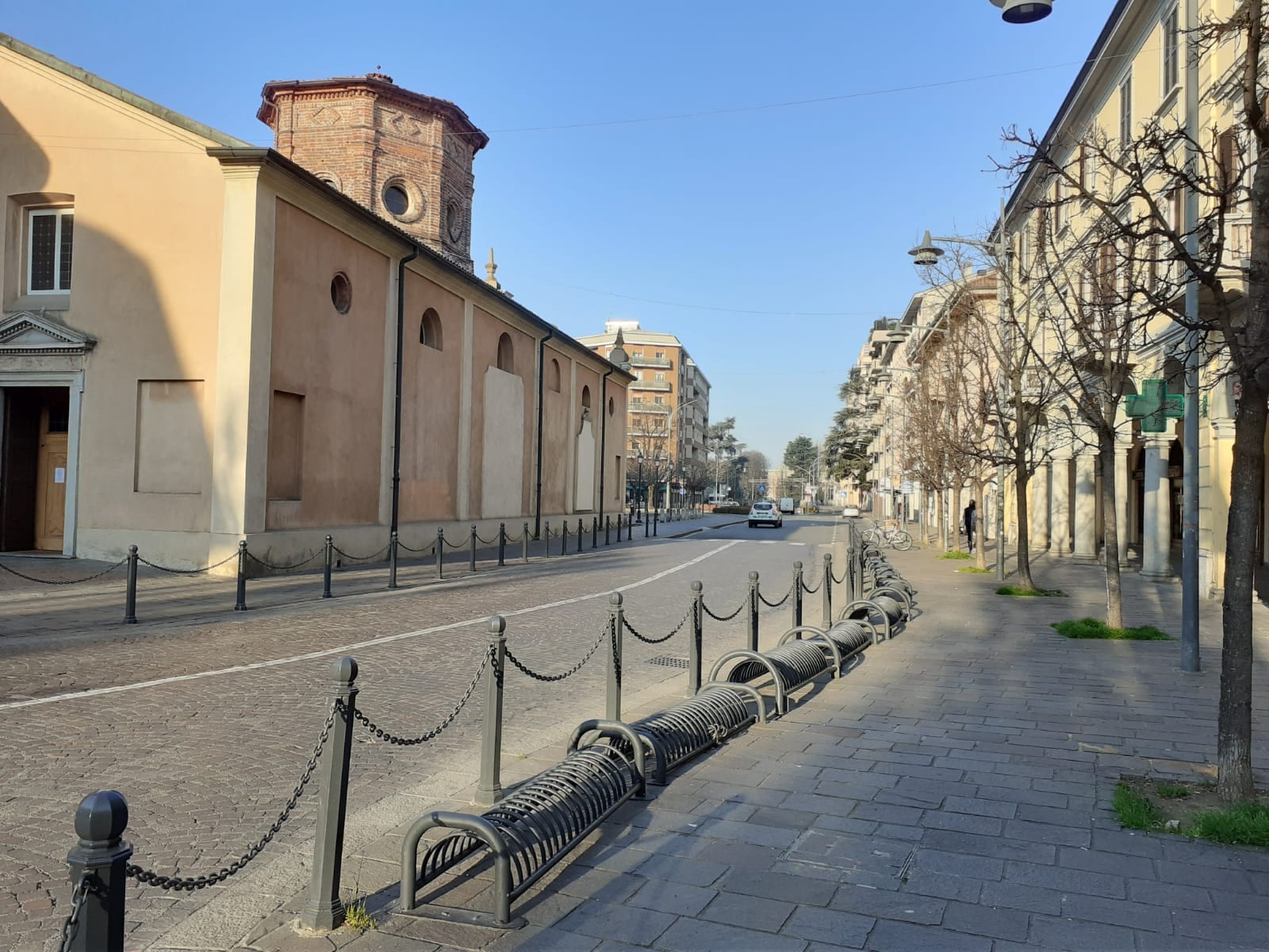 Saronno, ladri di biciclette davanti al Libraccio: presi dalla polizia locale