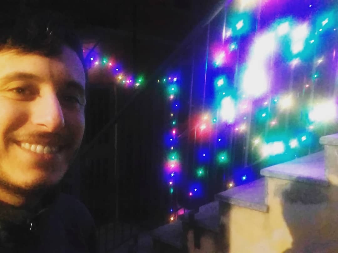 Coronavirus, il giornalista Diego Marturano: “#Restiamoacasa con le lucine di Natale”