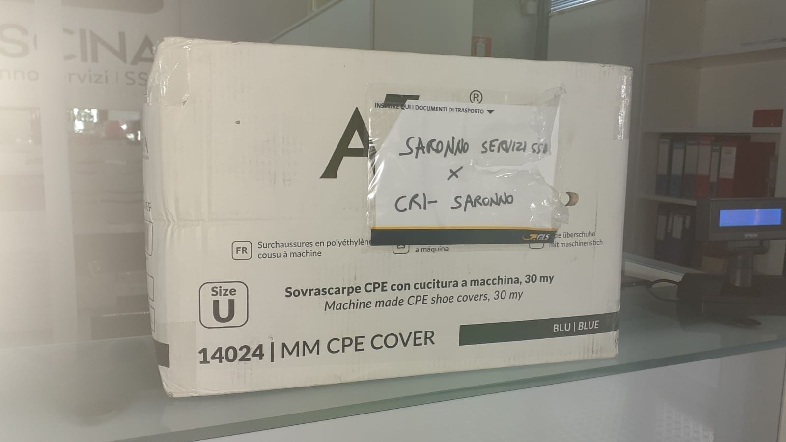 Coronavirus, Saronno Servizi dona 2 mila copriscarpe alla Cri Saronno