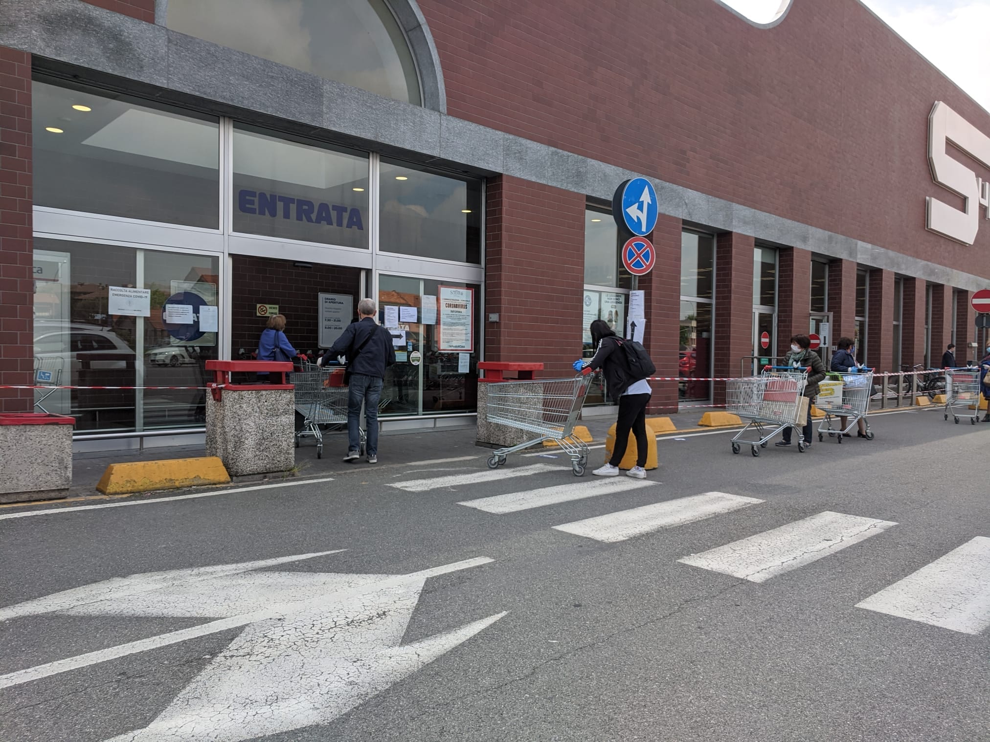 Covid, Solaro appello del sindaco Moretti: “Evitiamo affollamenti nei supermercati”