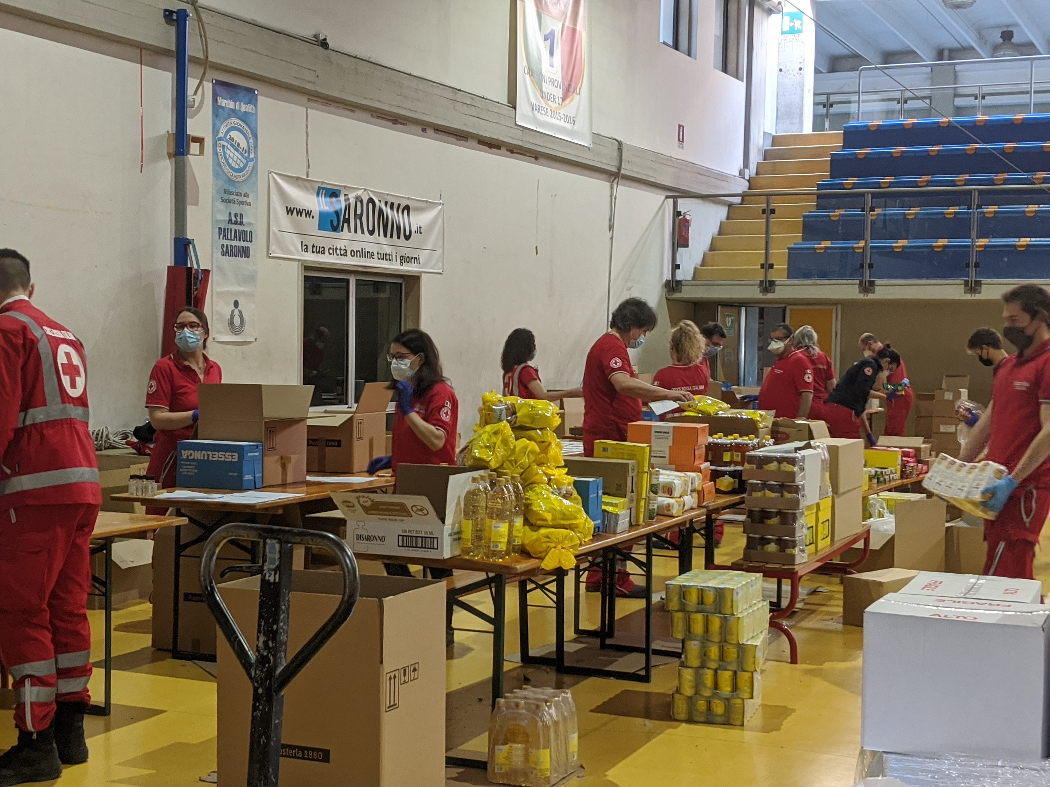 Croce Rossa Saronno “da record”: in un weekend preparati e consegnati quasi 100 pacchi alimentari