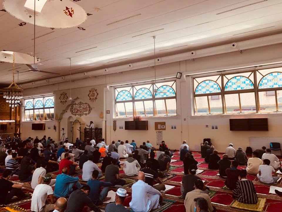 Dopo oltre 3 mesi riaperto (con due turni) per la preghiera del venerdì il centro islamico di Saronno