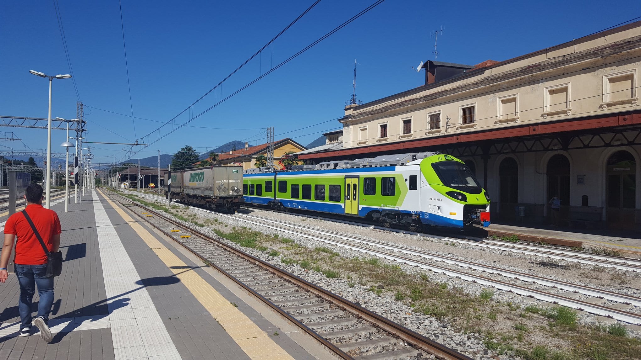 Turate, via Varese chiusa di notte per lavori ferroviari