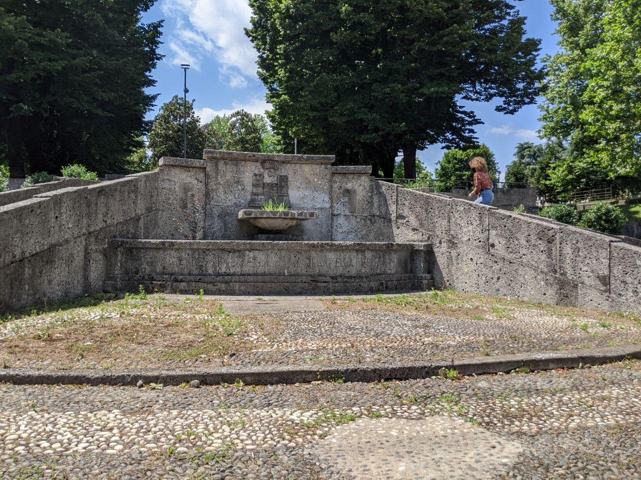 Riqualificazione della fontana di via Primo Maggio, restyling concluso entro l’estate