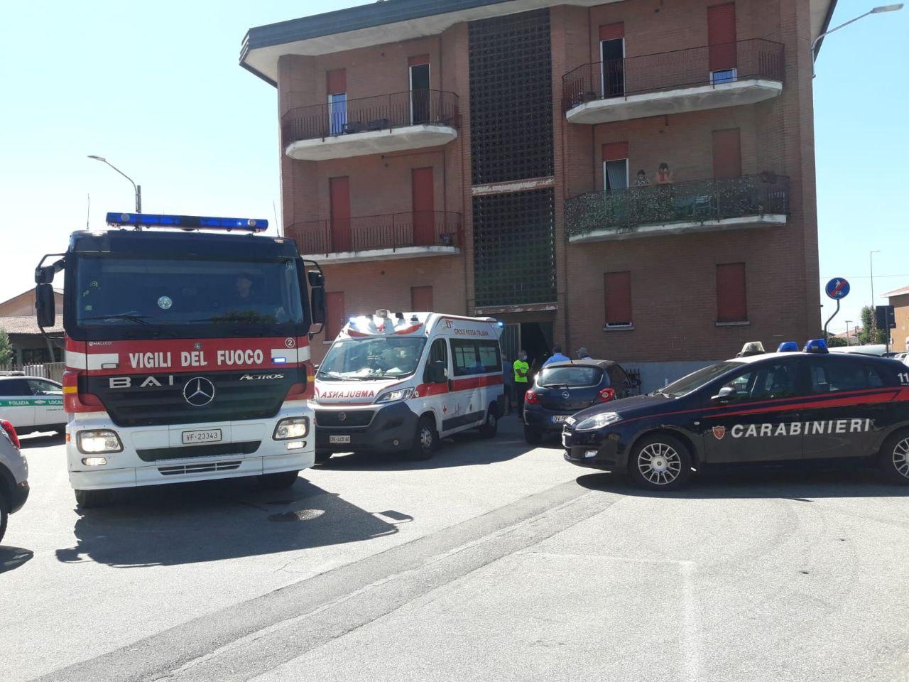 Uboldo, pompieri, vigili e carabinieri mobilitati per un malore… al terzo piano