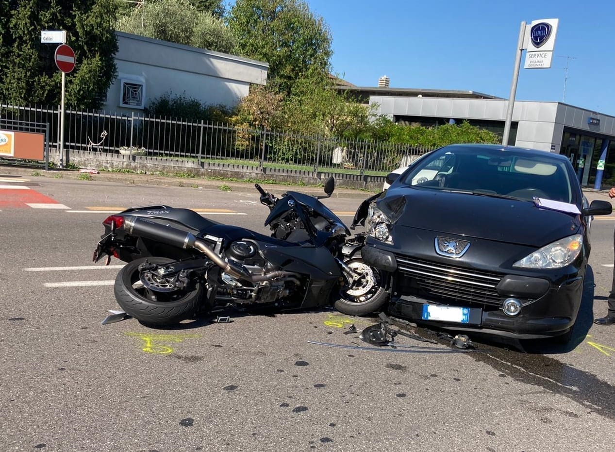 Scontro auto scooter alle porte di Gerenzano: ferito 55enne cislaghese