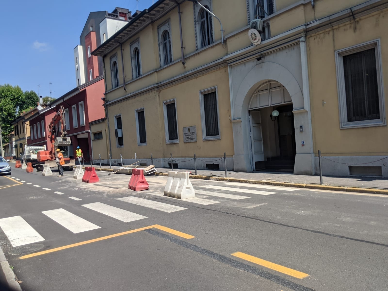 Saronno, lavori stradali in via Manzoni