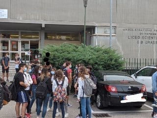 Saronno, liceo GB Grassi venerdì 14 protesta degli studenti davanti all’istituto