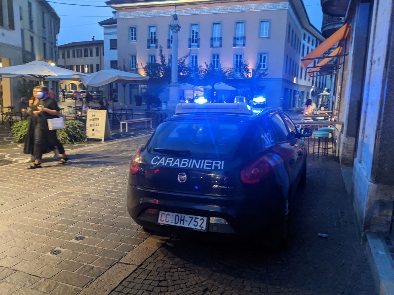 Lite fra stranieri in centro a Saronno: inseguimento in via Padre Monti