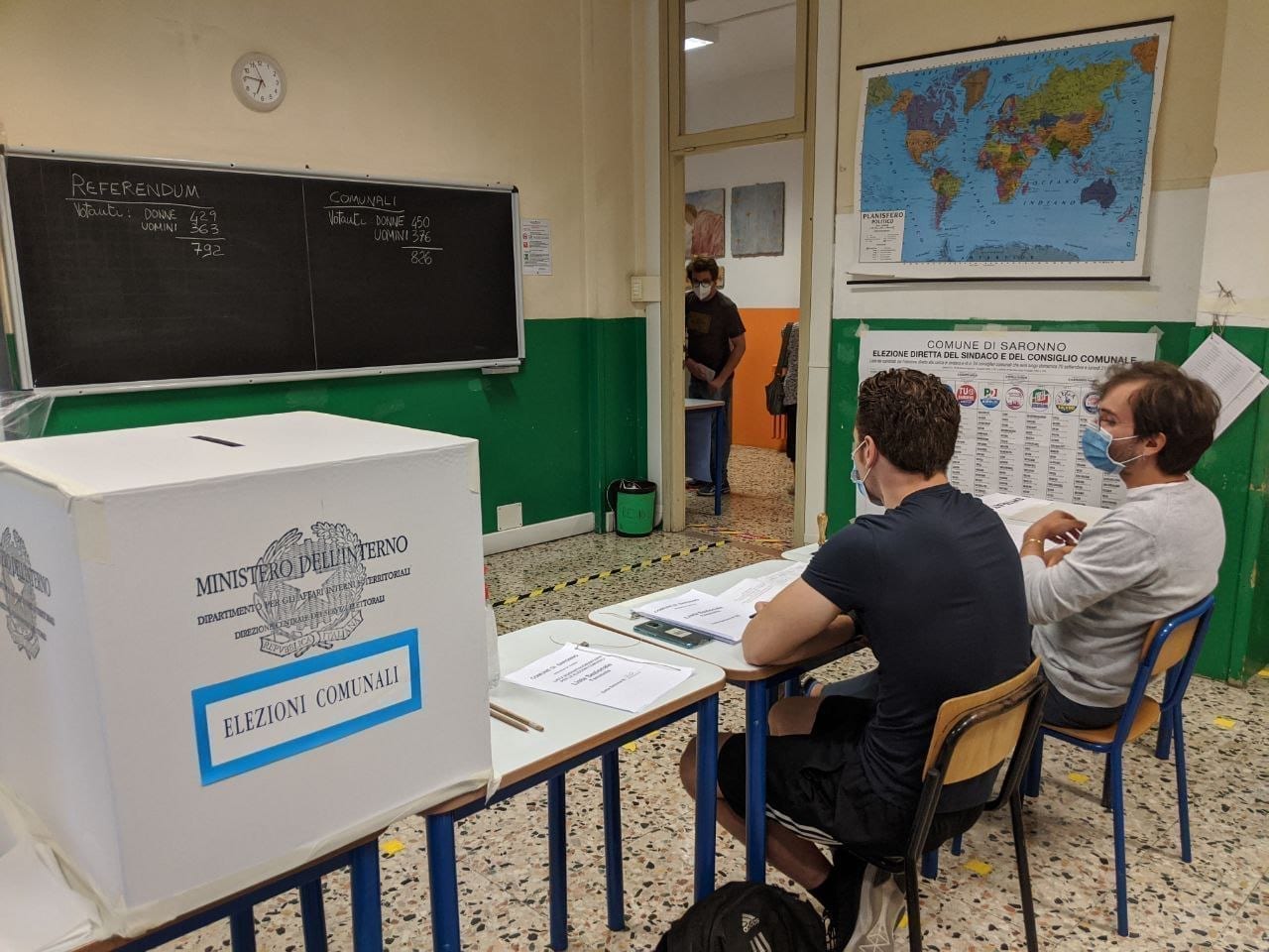 Elezioni, i saronnesi continuano a votare: affluenza al 39,59% alle 19