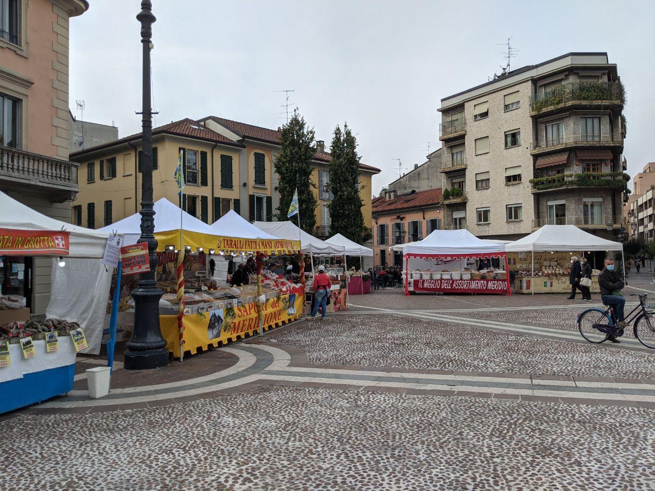 Alto Adige, Puglia, Valle d’Aosta: è tornato il mercatino in piazza Libertà a Saronno