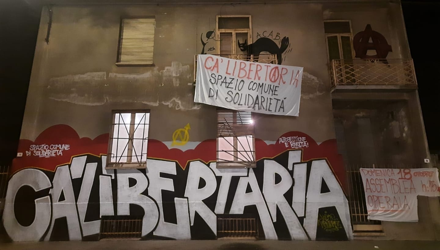 Ca’ Libertaria: dopo il maxi graffito per l’occupazione anarchica è ora di assemblea di gestione
