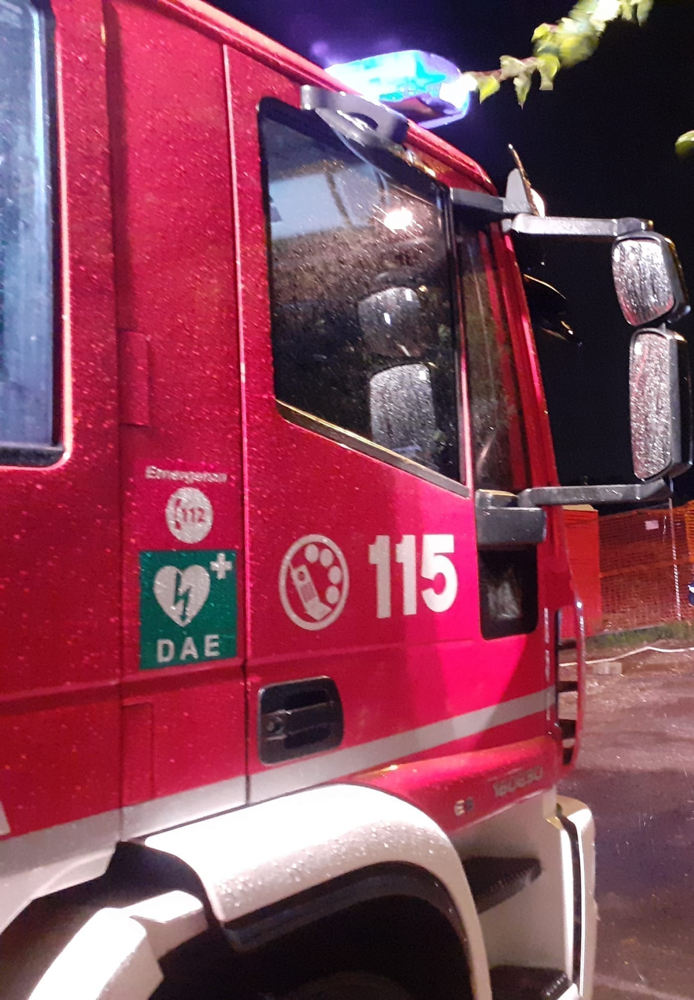 Scontro auto e moto tra Solaro e Cesate: i pompieri liberano conducente all’auto