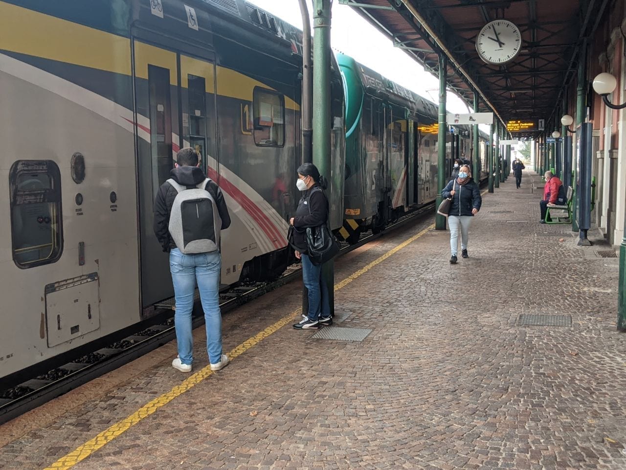 Pendolari: abbonamento Trenord Saronno-Milano costa meno se… con origine Rovello