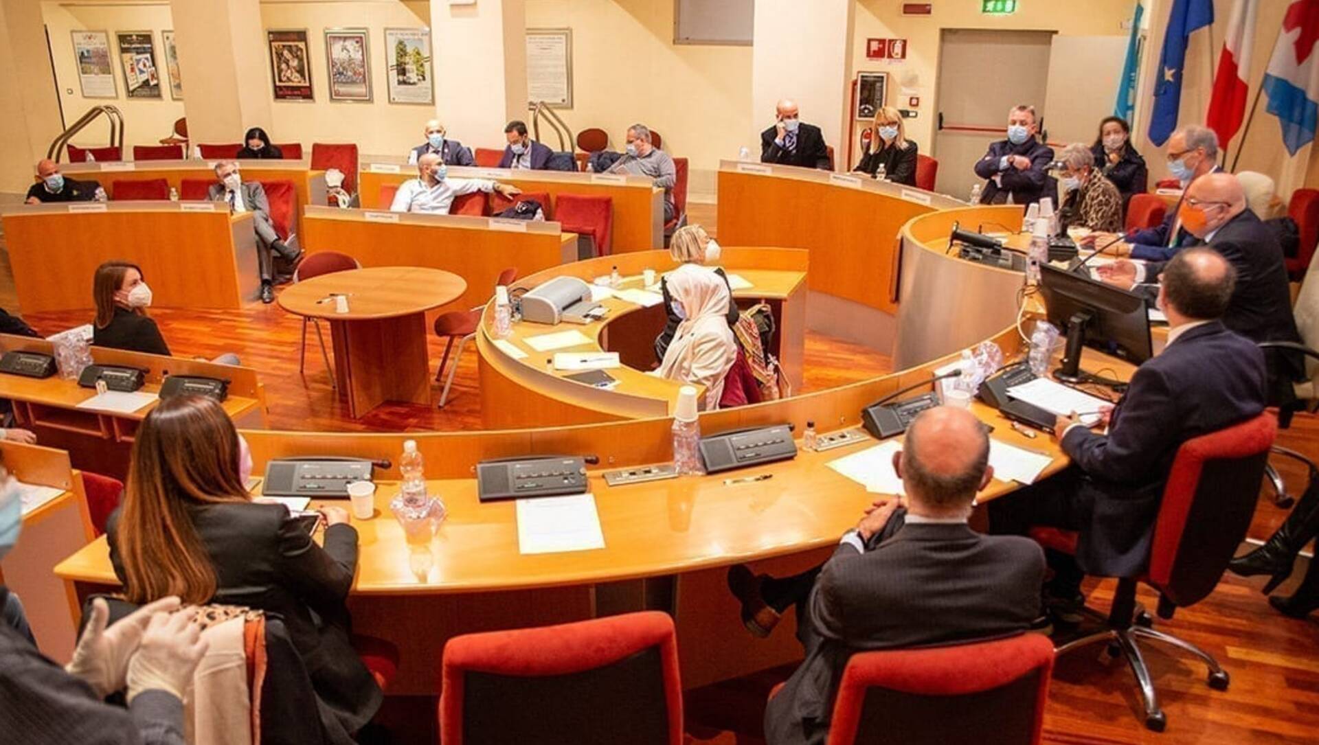 Obiettivo Saronno: “Perchè il consiglio comunale non approva più i verbali delle sedute precedenti?”