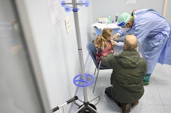 Vaccino spray contro l’influenza per i bimbi: Lombardia prima