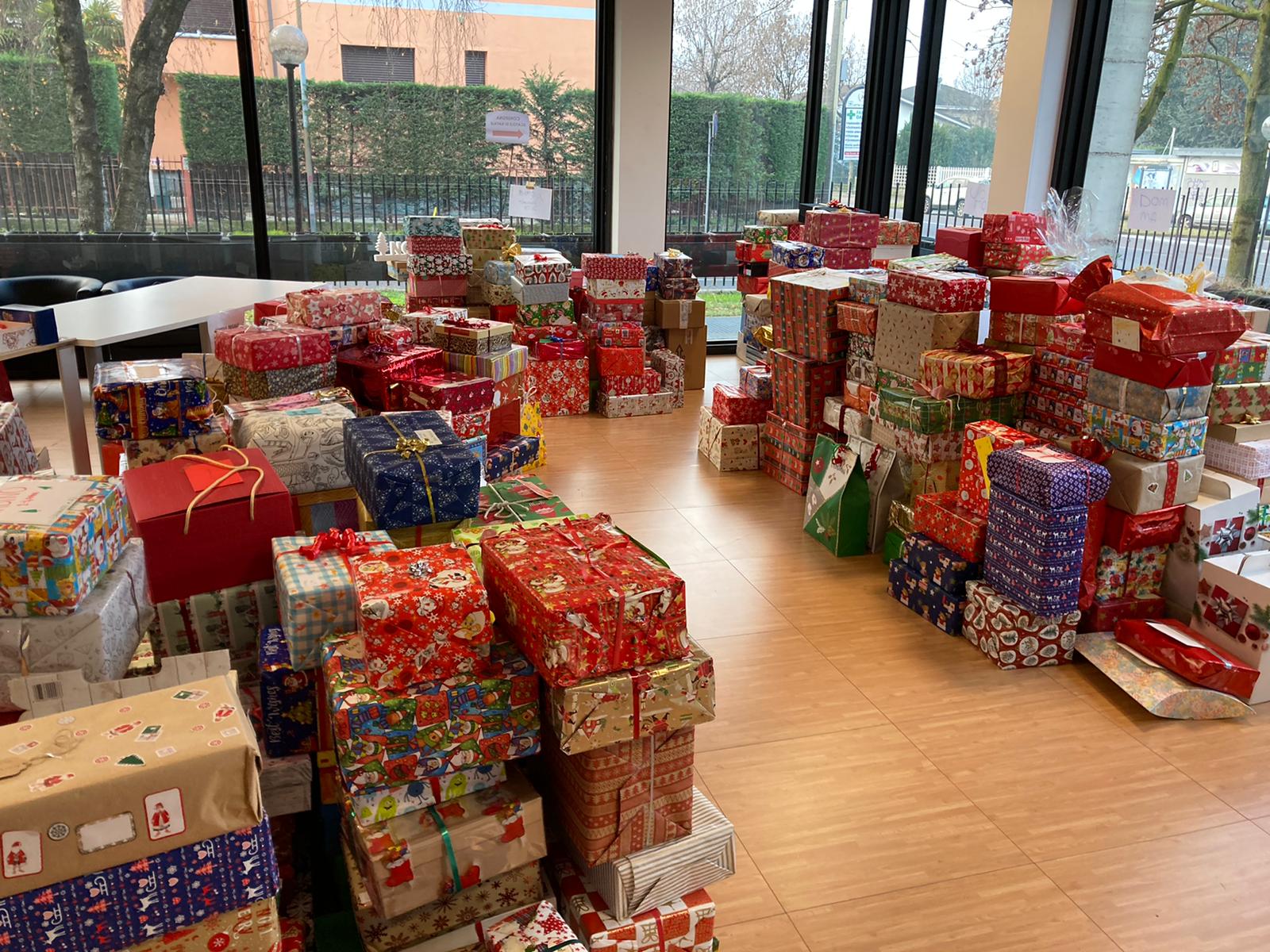 Solidarietà record: 2100 scatole di Natale a Casa di Marta