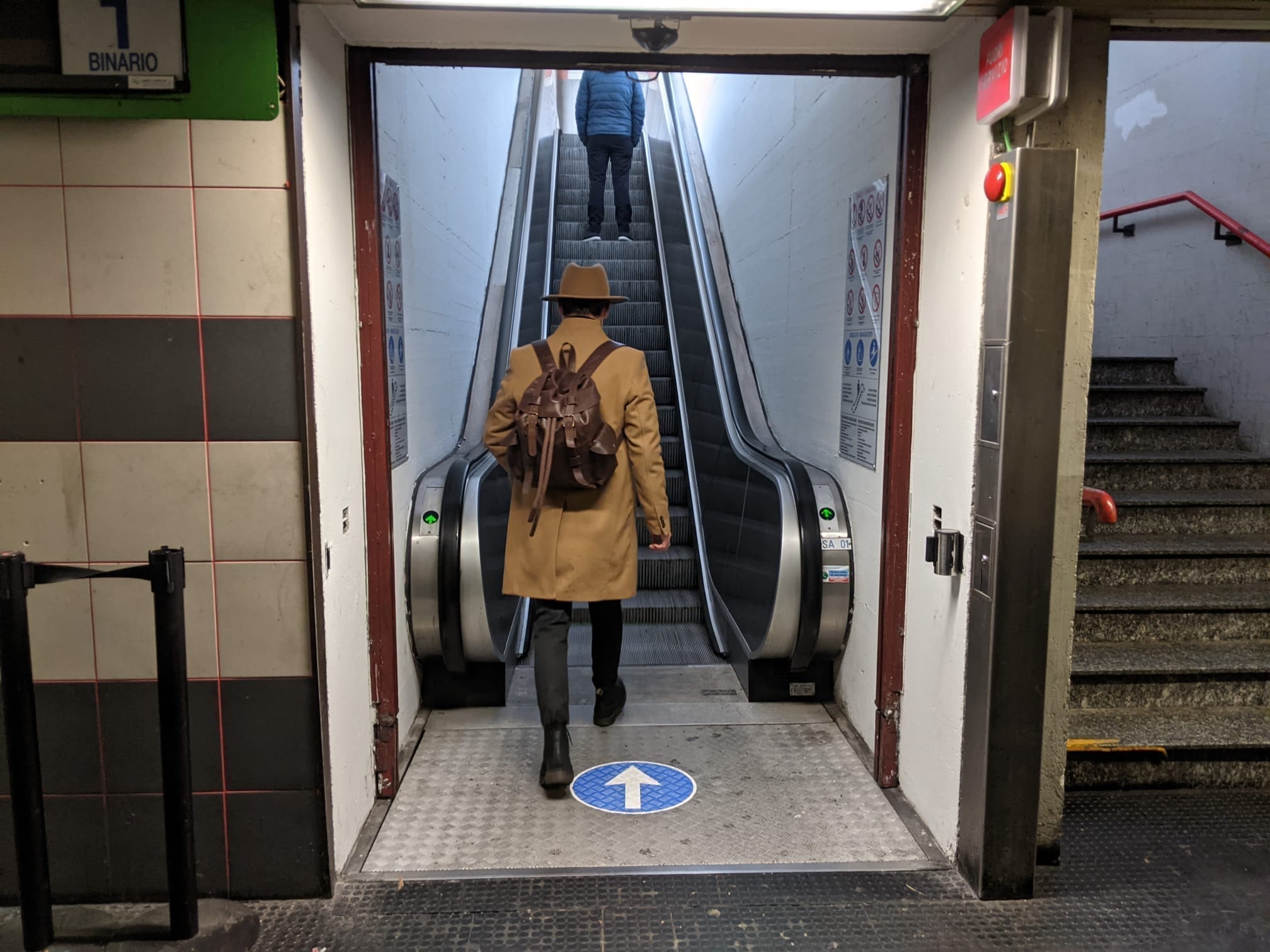 Saronno, borseggiatori in stazione: zainetti nel mirino sulle scale mobili