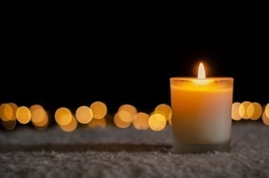 Natale con il coprifuoco: gli orari delle Messe e la condivisione con “Metti un lume alla finestra”