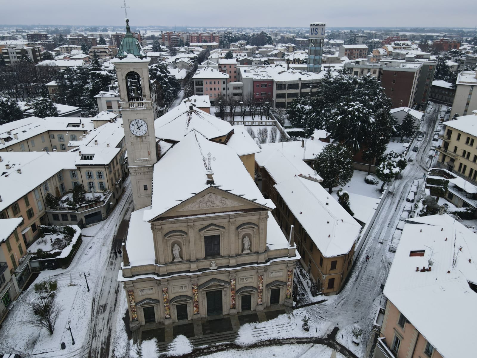 Maxi nevicata imbianca Saronno: ecco la città vista col drone