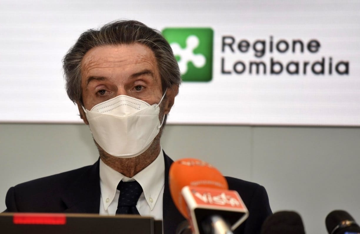 Covid in Lombardia, risalgono percentuale contagi e decessi