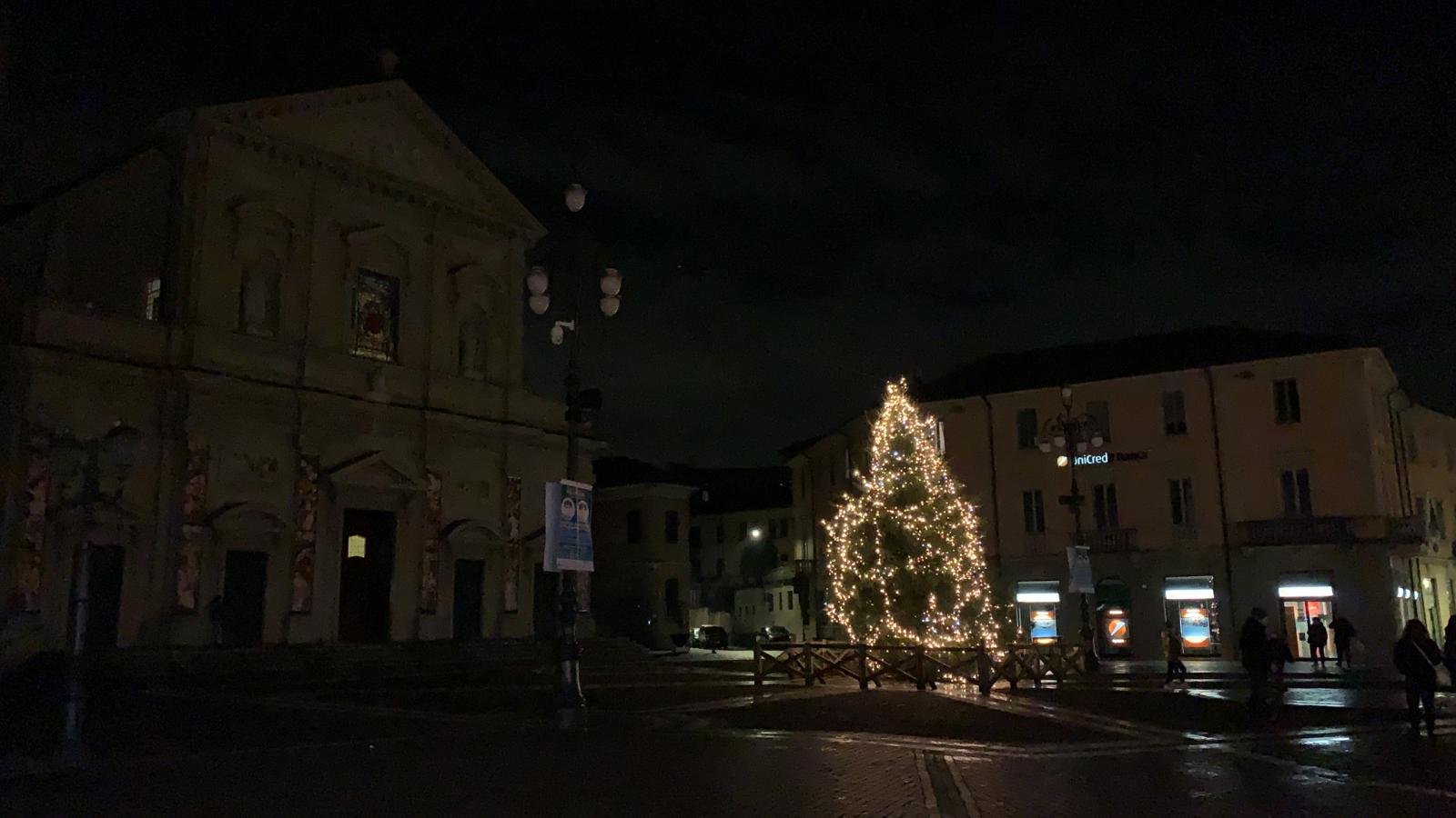 Blackout: piazza Libertà di Saronno al buio, saltate le proiezioni natalizie